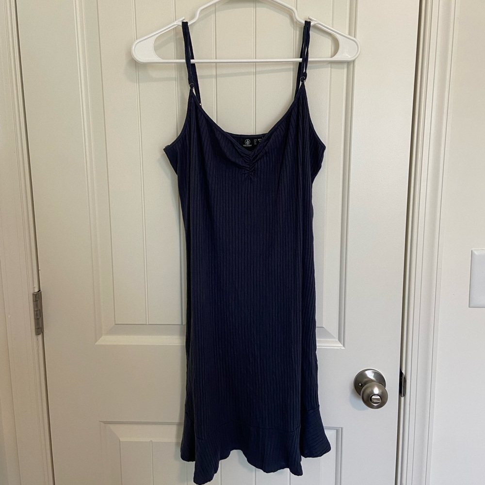 NWOT Volcom women’s Let’s Go Out blue ribbed ruffle hem stretch dress medium